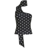 Top de un hombro sin espalda con cuello halter y lunares irregulares 