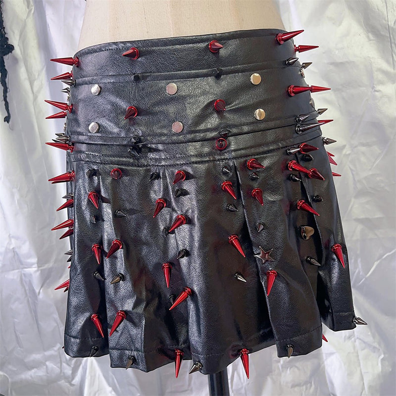 Conjunto de minifalda plisada con cremallera y apliques de remaches de cuero PU 
