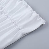 Mini-robe froncée à manches longues et épaules dénudées 