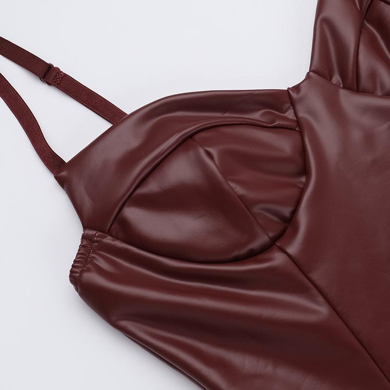 Vestido midi camisola de piel sintética con escote en V, abertura, cremallera y espalda descubierta 
