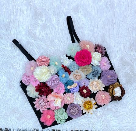 Flower applique v neck button contrast cami top