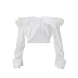 Blusa de manga larga con botones y apliques de flores en los hombros 