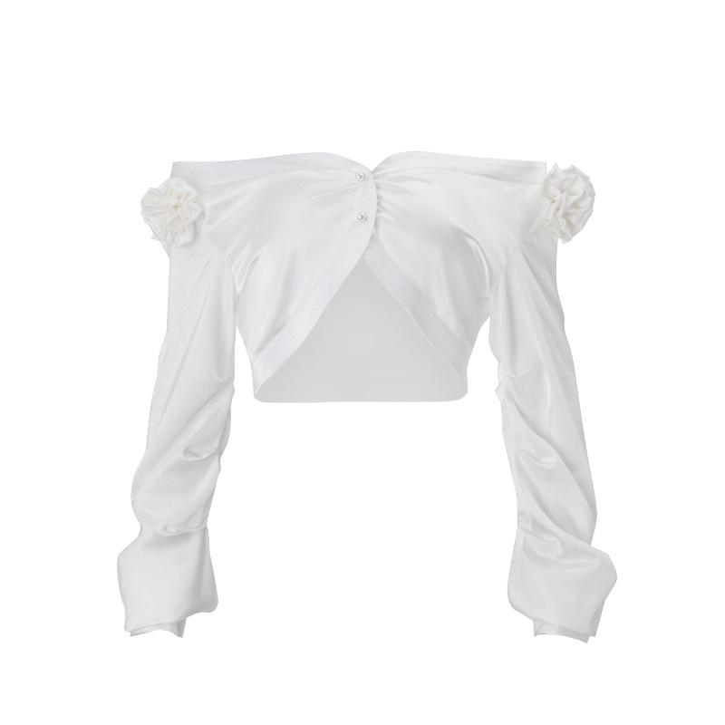 Blusa de manga larga con botones y apliques de flores en los hombros 