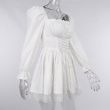 Mini-robe à manches longues, smockée, à lacets et ourlet en dentelle 