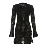 Vestido mini de manga larga con cuello en V, botones ondulados y lazo anudado 