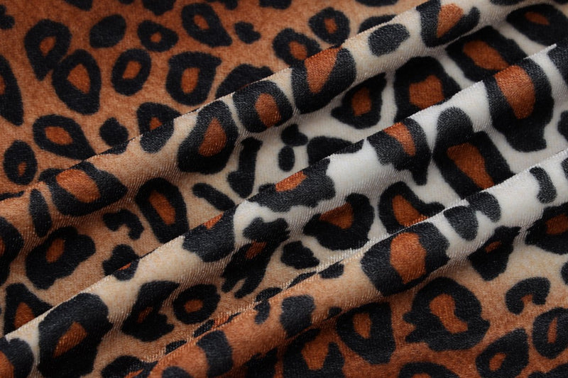 Vestido largo de manga larga con estampado de leopardo y escote en U calado 