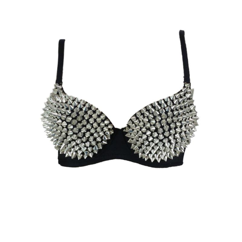 Haut camisole contrasté à dos nu avec appliques de rivets et col en V 