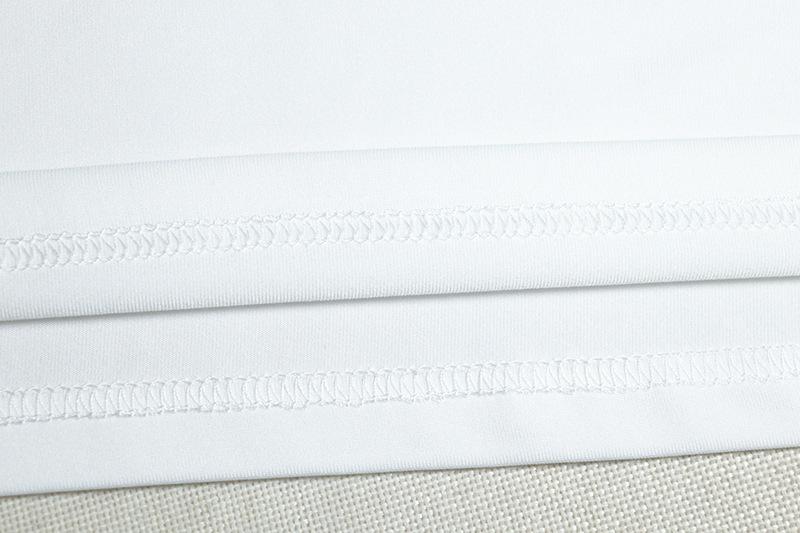 Mini-robe unie irrégulière à manches longues et ajourée 