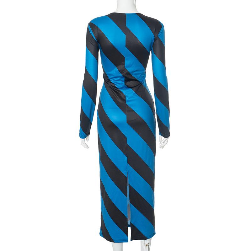 Robe midi à manches longues, col ras du cou et fentes en sergé imprimé 