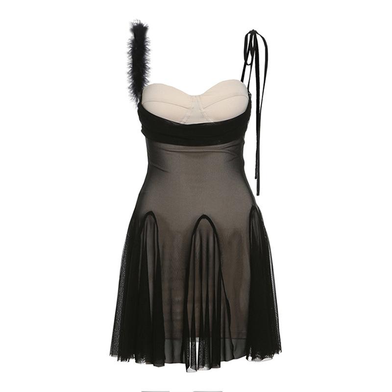 Mini-robe camisole à col en V en maille à nouer soi-même avec plumes 