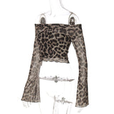 Top con volantes y estampado de leopardo con hombros descubiertos y manga larga 