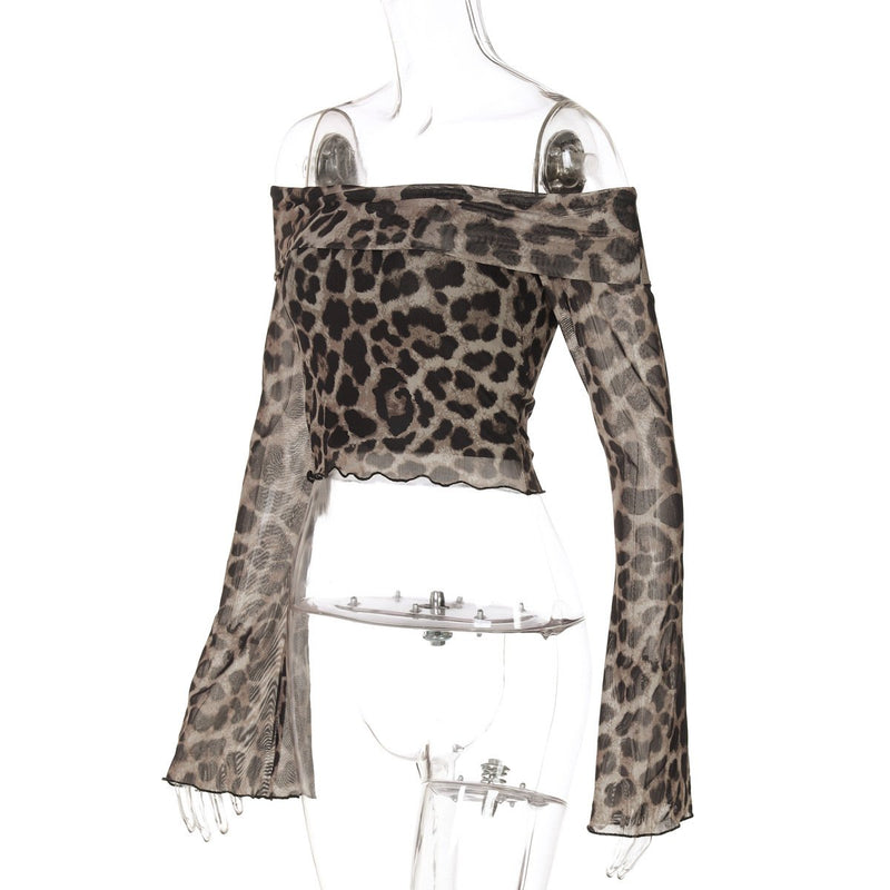 Top con volantes y estampado de leopardo con hombros descubiertos y manga larga 