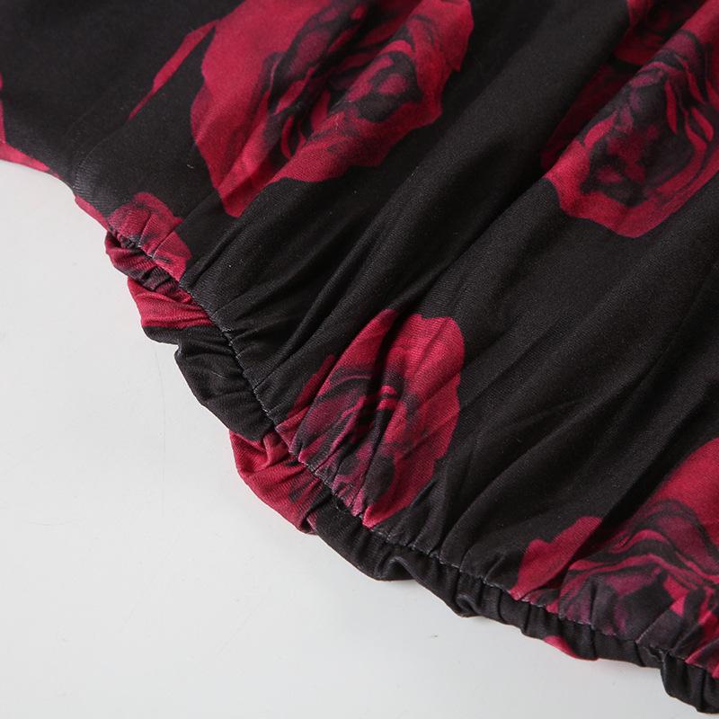 Mini-robe froncée à col en U et à imprimé floral 