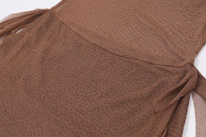 Mini-robe tube à volants en maille froncée et perles 