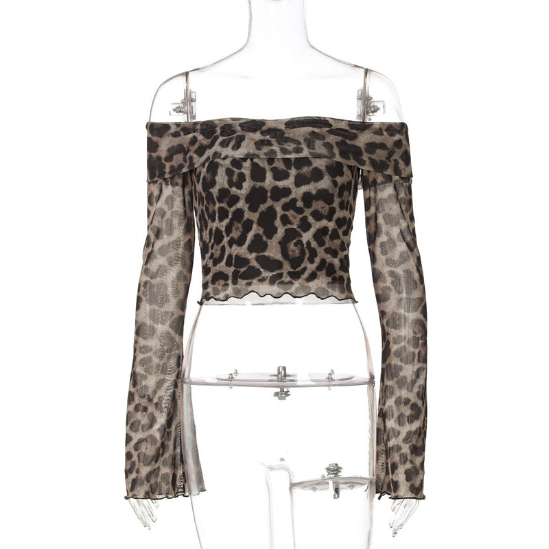 Top con volantes y estampado de leopardo con hombros descubiertos y manga larga 