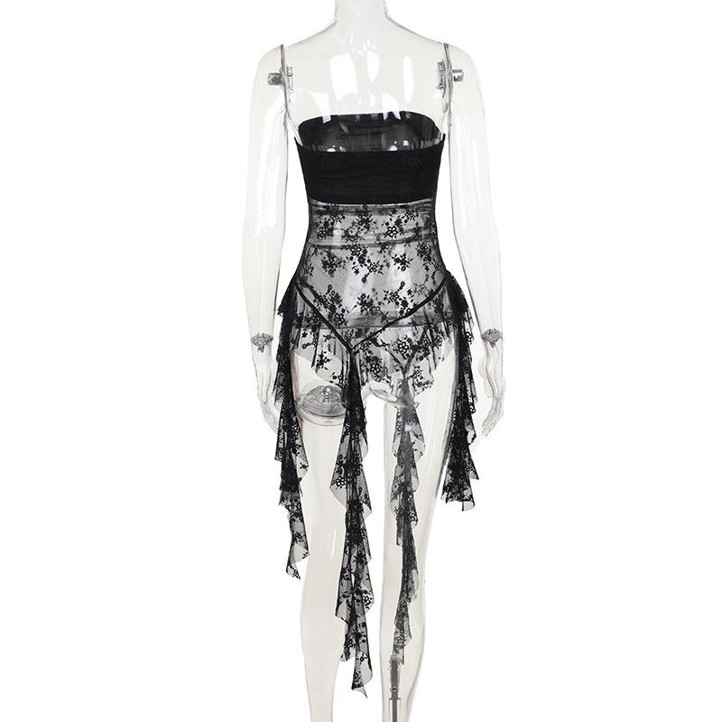 Mini-robe tube irrégulière avec appliques croisées en dentelle 