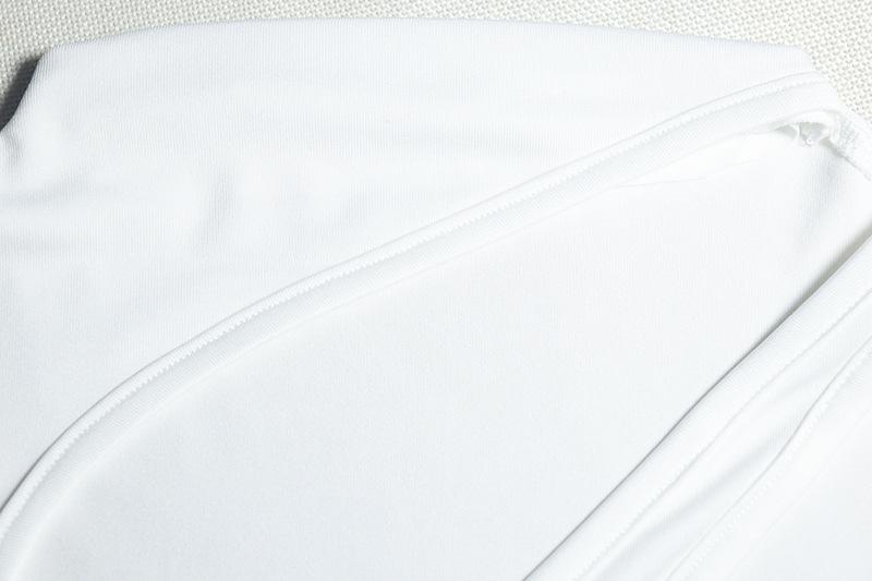 Mini-robe unie irrégulière à manches longues et ajourée 