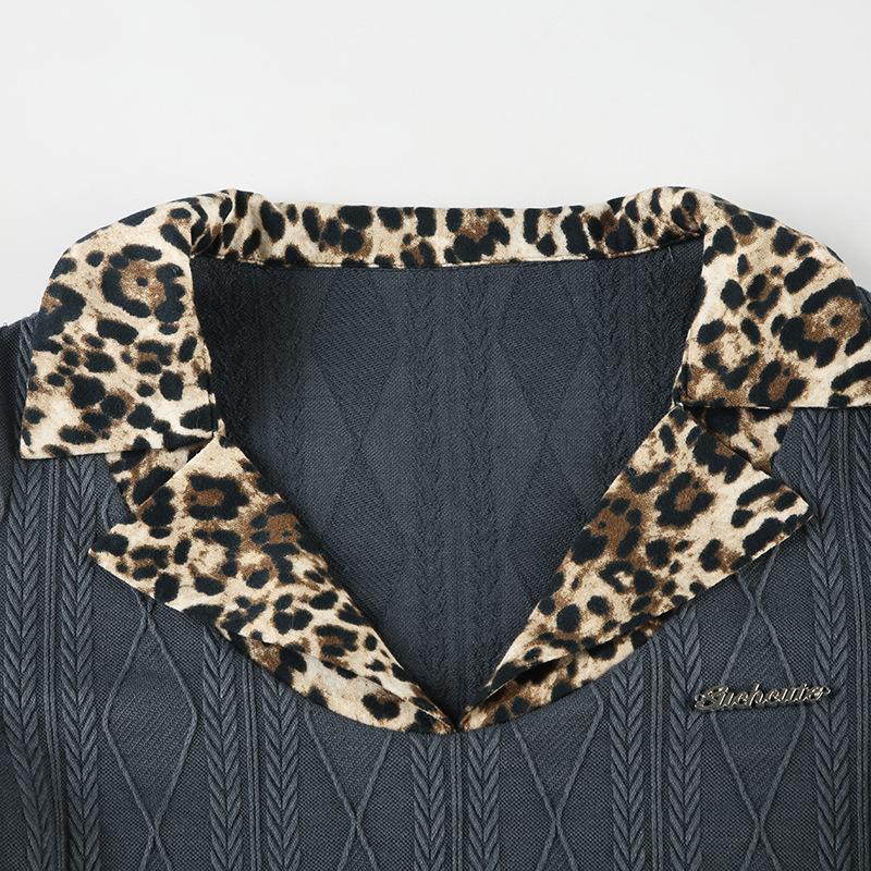 Top texturizado con cuello vuelto y estampado de leopardo de manga larga 