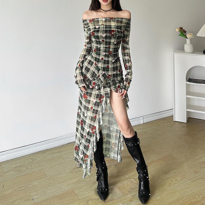 Vestido midi con volantes, estampado floral y hombros descubiertos de manga larga 