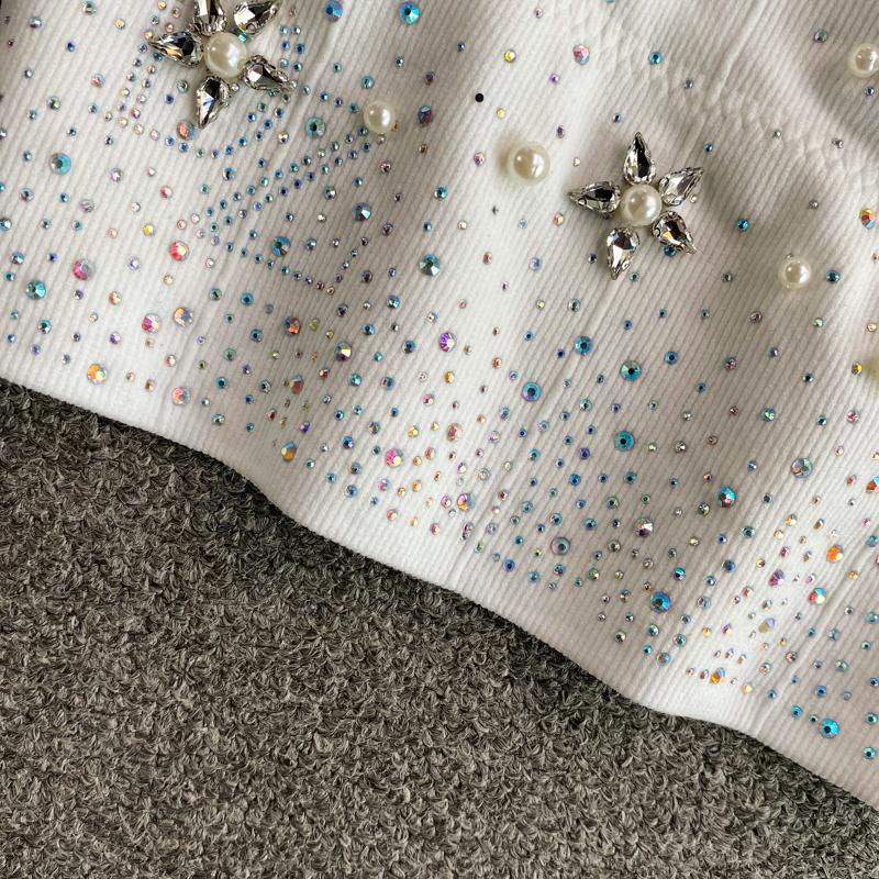Haut camisole dos nu rembourré à col en V et perles 
