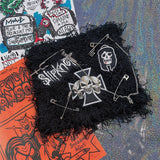 Casquette à chaîne en métal avec broderie tête de mort et ourlet brut 