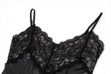 Mini-robe zippée en cuir PU avec ourlet en dentelle et col en V 