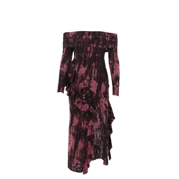 Vestido midi con volantes en contraste, abertura y manga larga con hombros descubiertos 