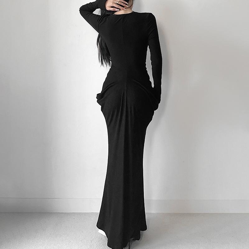 Robe longue froncée à manches longues et col en V avec ourlet en dentelle 