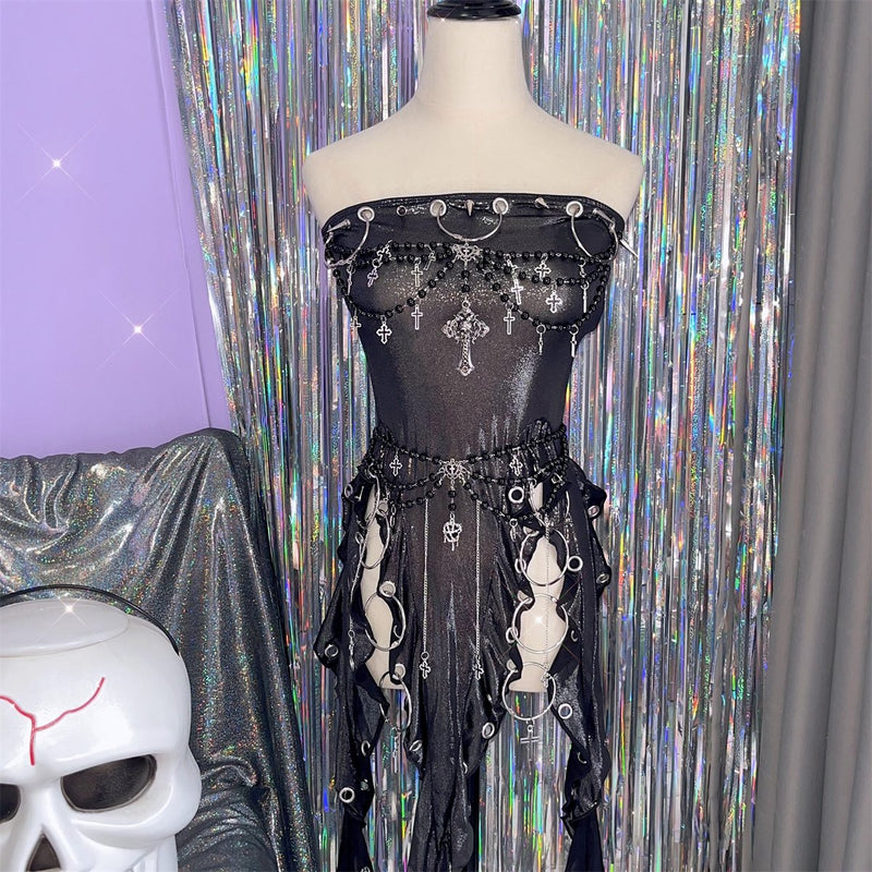 Robe mini tube avec chaîne en métal et anneau en O perlé et appliques croisées 
