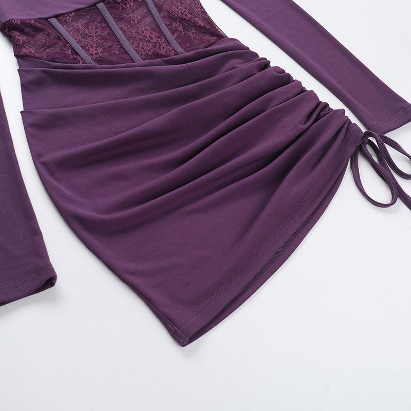 Vestido mini de encaje con cordón fruncido y hombros descubiertos y manga larga 