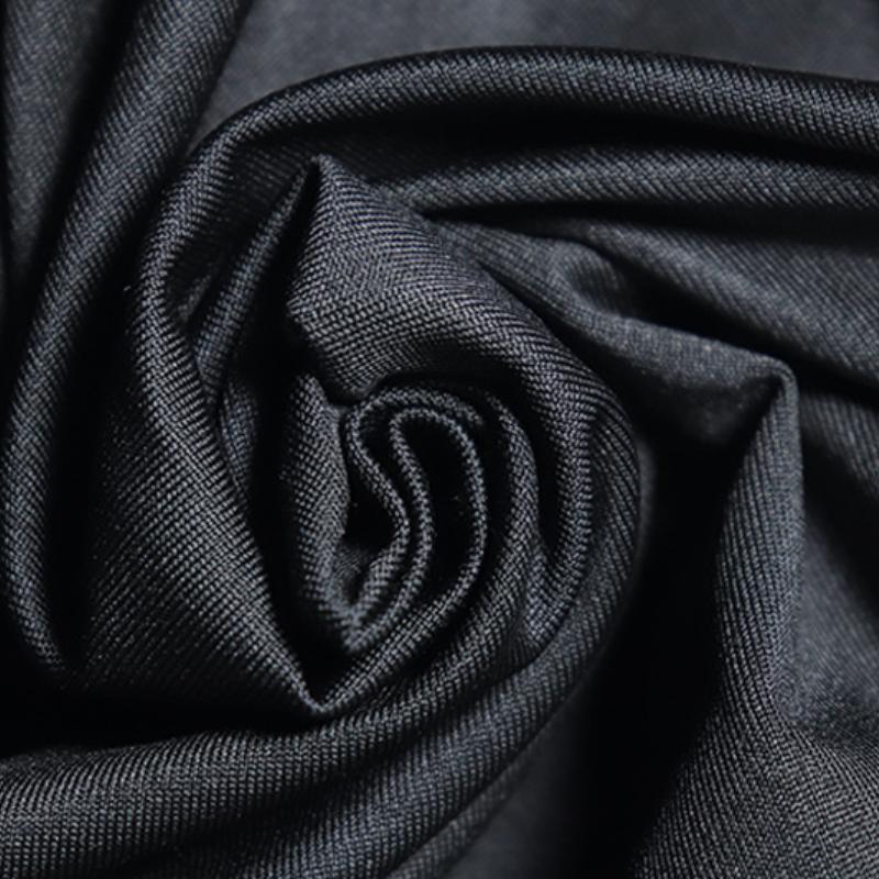 Mini-robe tube unie à dos nu avec appliques florales 