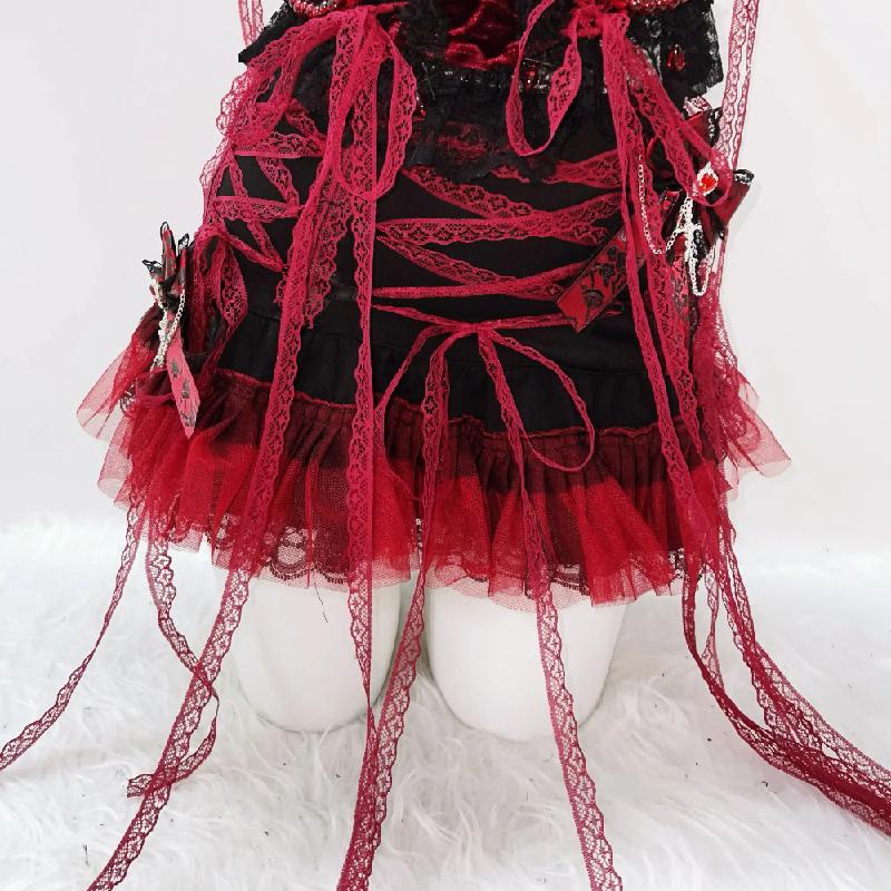 Ensemble mini-jupe à col en V et ourlet en dentelle perlée avec nœud papillon 