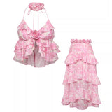 Conjunto de falda larga con volantes y apliques de flores con abertura y estampado halter 