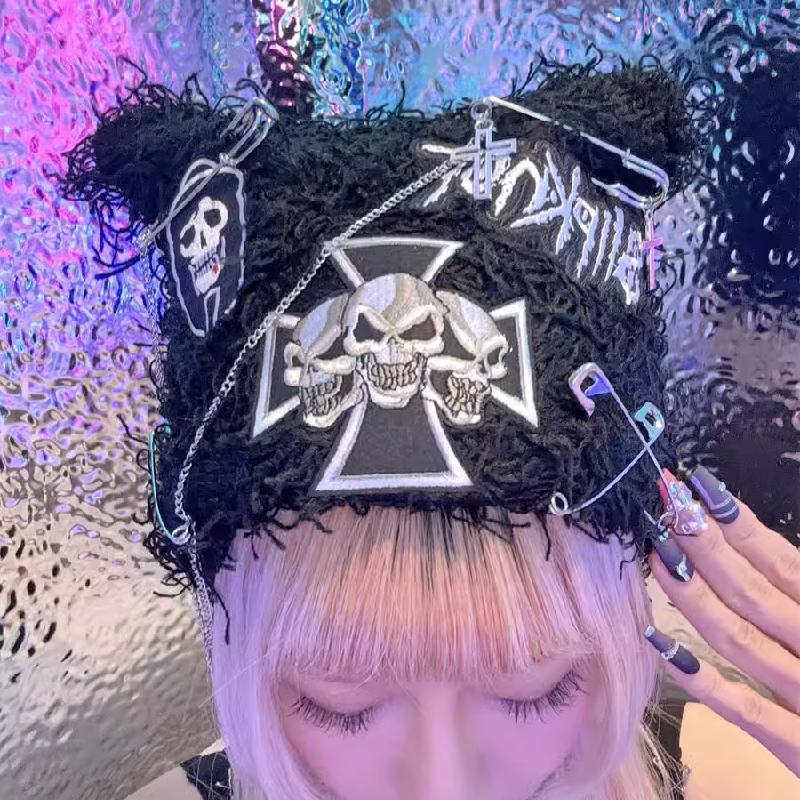 Casquette à chaîne en métal avec broderie tête de mort et ourlet brut 