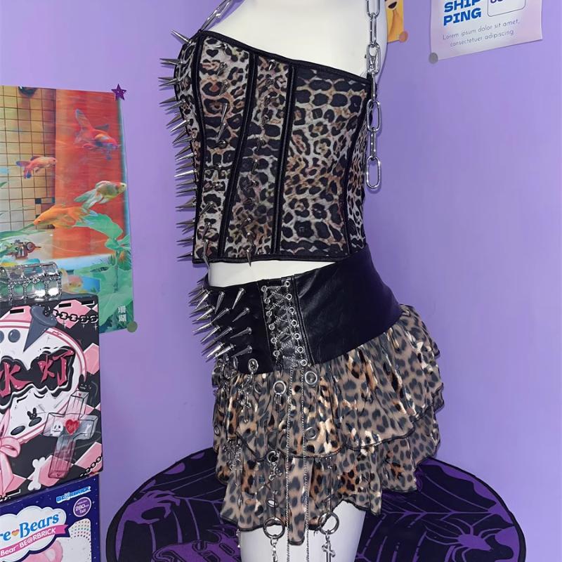Metal chain lace up chiffon rivet applique mini skirt