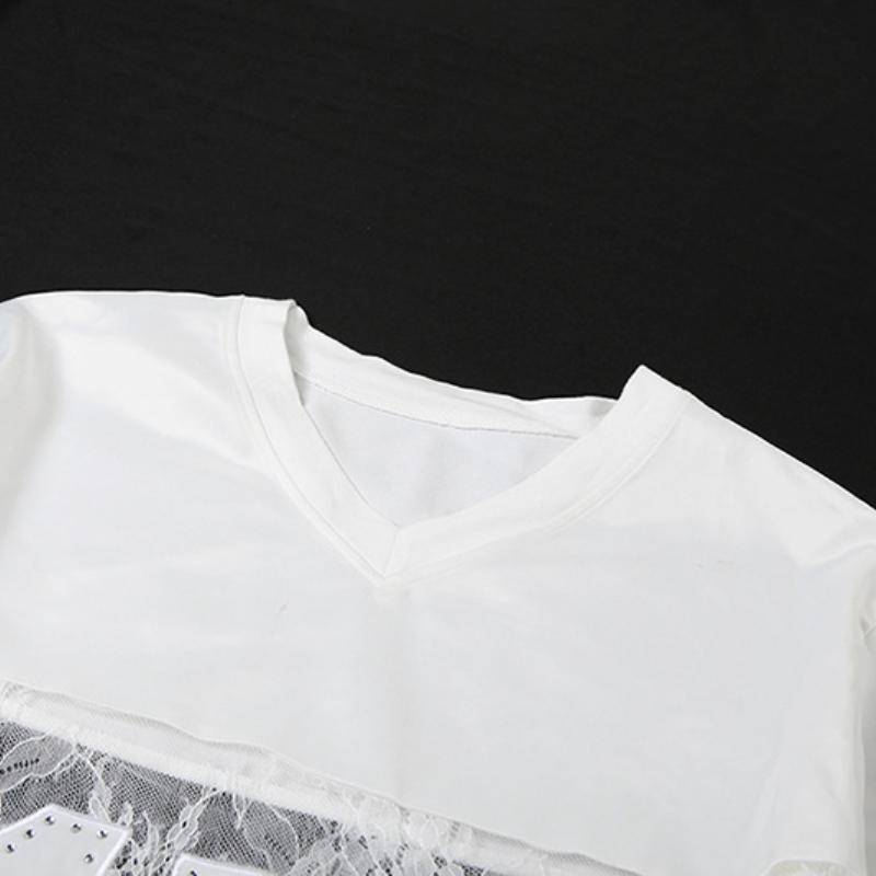 Top transparente con dobladillo de encaje y manga larga con cuello en V 