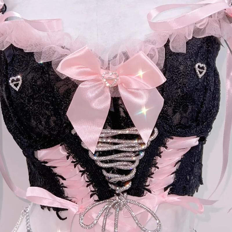 Top de tirantes con cuello en V y cinta con lazo 
