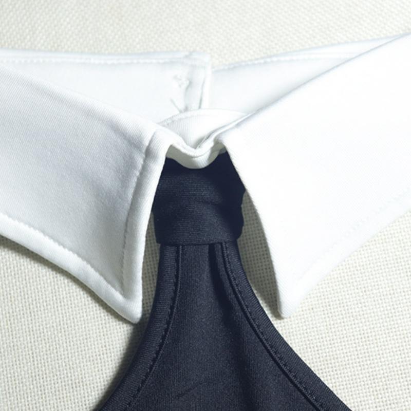 Mini-robe dos nu boutonnée à col retourné et à licou 