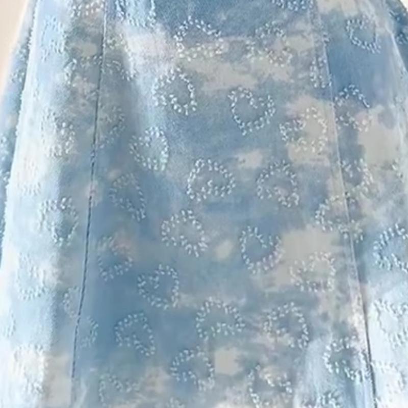 Mini-robe caraco contrastée en denim à col en V et perles 