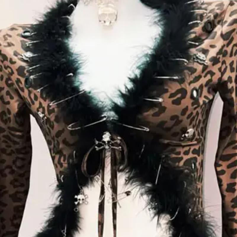 Ensemble mini-jupe à manches longues et col en V avec plumes à imprimé léopard 