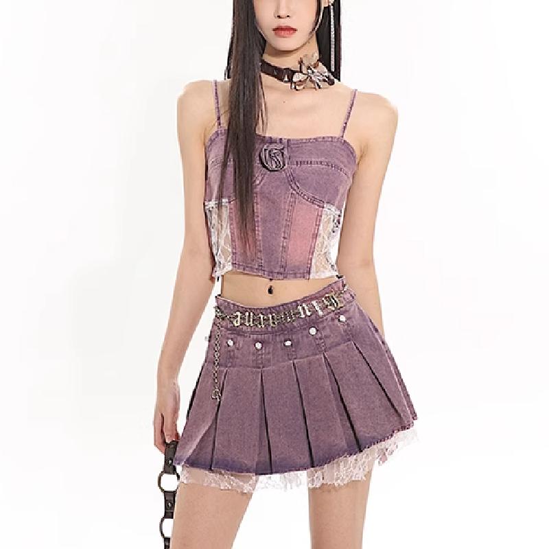 Conjunto de minifalda vaquera plisada con apliques de flores y dobladillo de encaje 