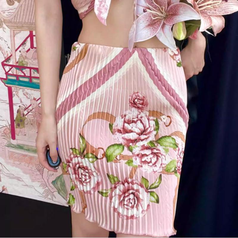 Ensemble jupe à volants et imprimé floral contrasté avec nœud papillon 