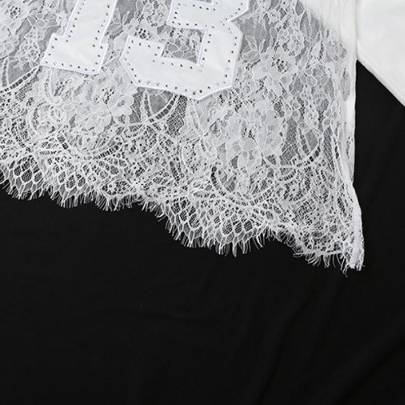 Top transparente con dobladillo de encaje y manga larga con cuello en V 