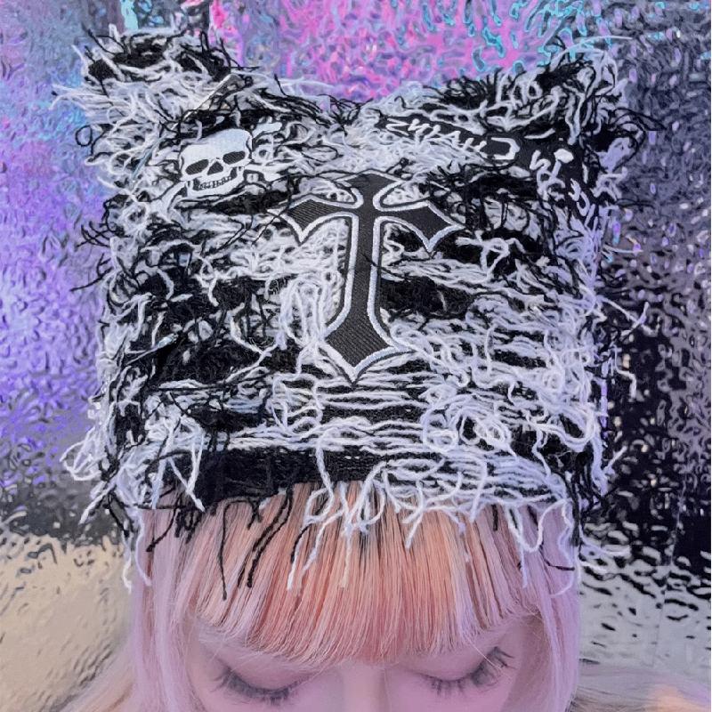 Casquette à chaîne en métal avec broderie tête de mort et ourlet brut 