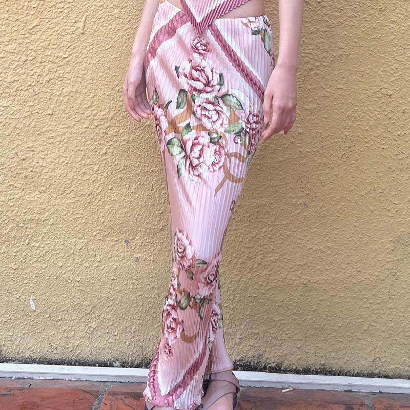Ensemble jupe à volants et imprimé floral contrasté avec nœud papillon 
