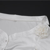 Blusa de manga larga con botones y apliques de flores en los hombros 