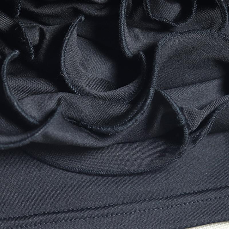Mini-robe tube unie à dos nu avec appliques florales 