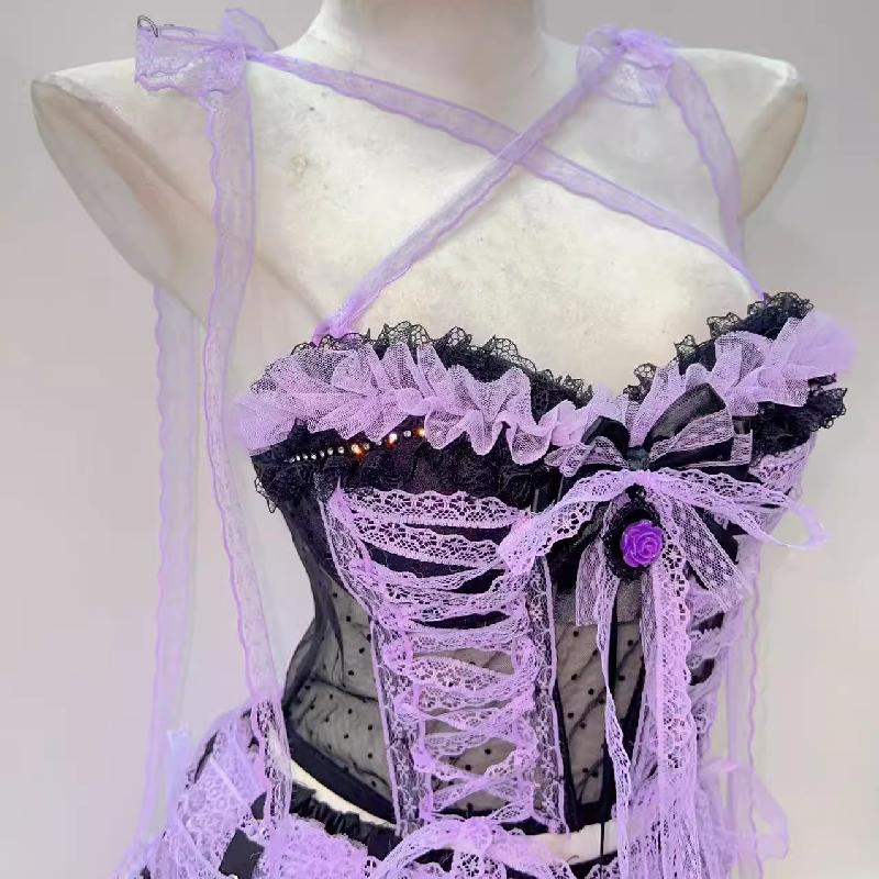 Ensemble mini-jupe à nouer avec ourlet en dentelle croisé sur le devant 
