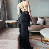 Vestido largo irregular con cuello halter fruncido, espalda descubierta y fruncido 