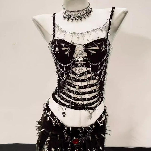 Top de tirantes con aplique de calavera y cadena de metal ahuecado con anilla en O 